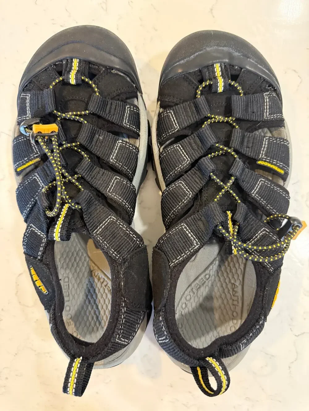 KEEN Newport H2 Men’s Size 8 Black Yellow Water Hiking Sandals 1001907